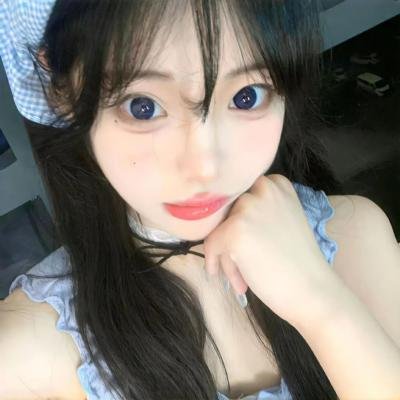裙角飞扬的日子 海报